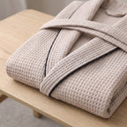Close up of the Heringsdorf Beige waffle weave and piped collar