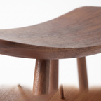 Herning saddle stool, seat and leg joint detail
