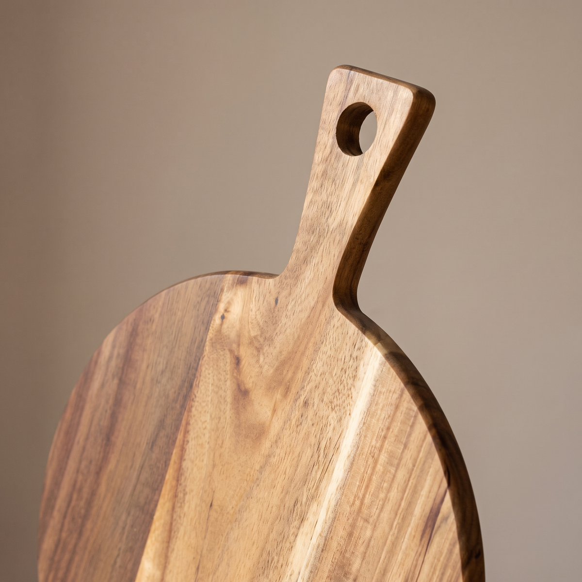 Grimstad Round Acacia Board close up detail