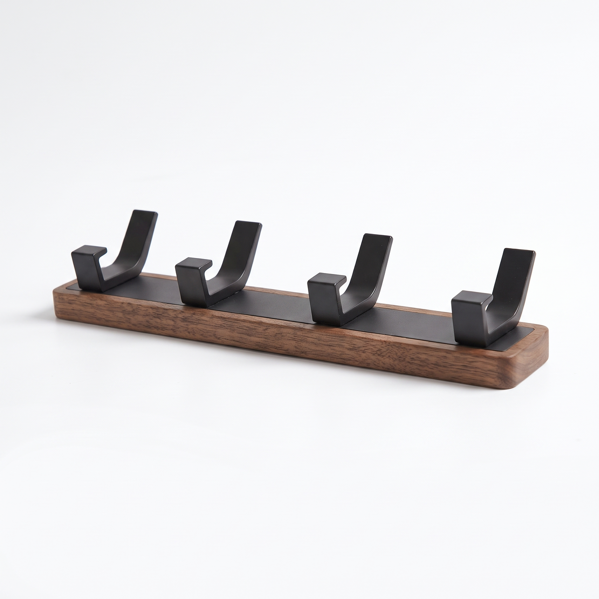 Lemgo wood rail with four black hooks