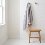 Varnamo navy towel in a bathroom