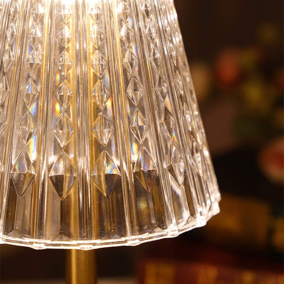 Close up of the ribbed crystal effect shade